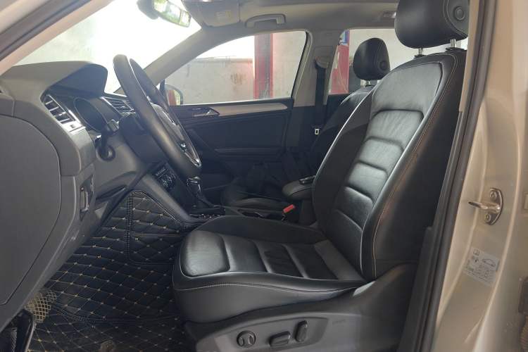 Used Volkswagen Tiguan L 2017 330TSI Automatic Two-Wheel Drive Luxury Edition Left Front Seat