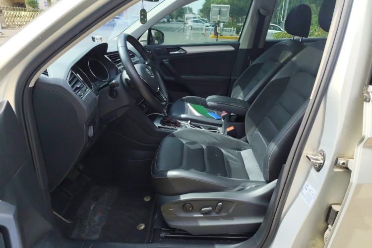 Used Volkswagen Tiguan L 2017 330TSI Automatic Two-Wheel Drive Luxury Edition Left Front Seat