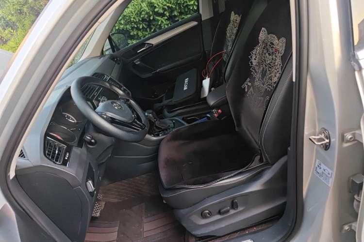 Used Volkswagen Tiguan L 2017 330TSI Automatic Two-Wheel Drive Flagship Edition Left Front Seat