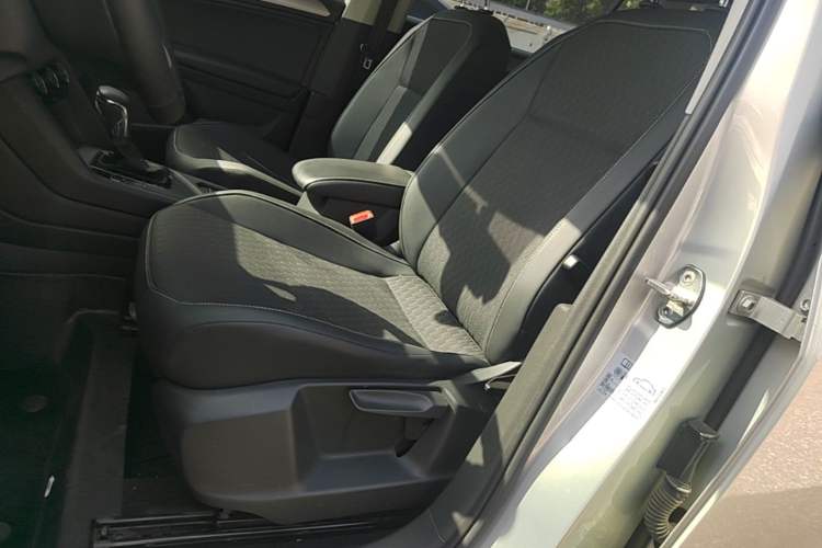 Used Volkswagen Tiguan L 2017 330TSI Automatic Two-Wheel Drive Luxury Edition Left Front Seat