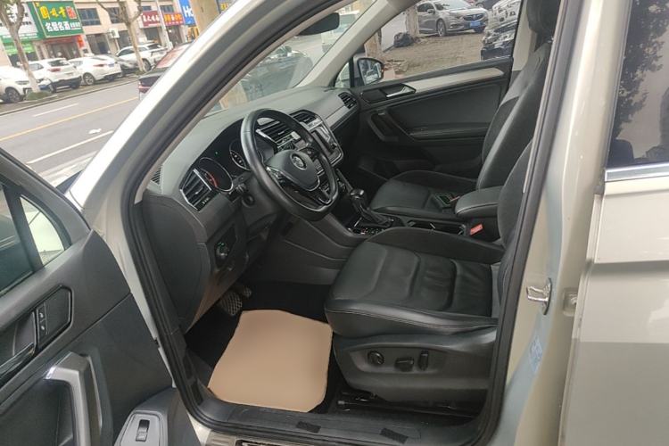 Used Volkswagen Tiguan L 2017 380TSI Automatic All-Wheel-Drive Luxury Edition Left Front Seat