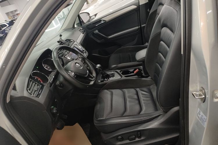 Used Volkswagen Tiguan L 2017 330TSI Automatic Two-Wheel Drive Luxury Edition Left Front Seat
