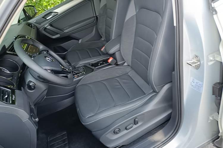 Used Volkswagen Tiguan L 2017 330TSI Automatic Two-Wheel Drive Luxury Edition Left Front Seat