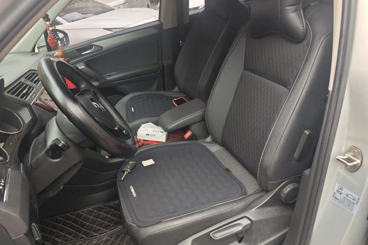 Used Volkswagen Tiguan L 2017 330TSI Automatic Two-Wheel Drive Luxury Edition Left Front Seat