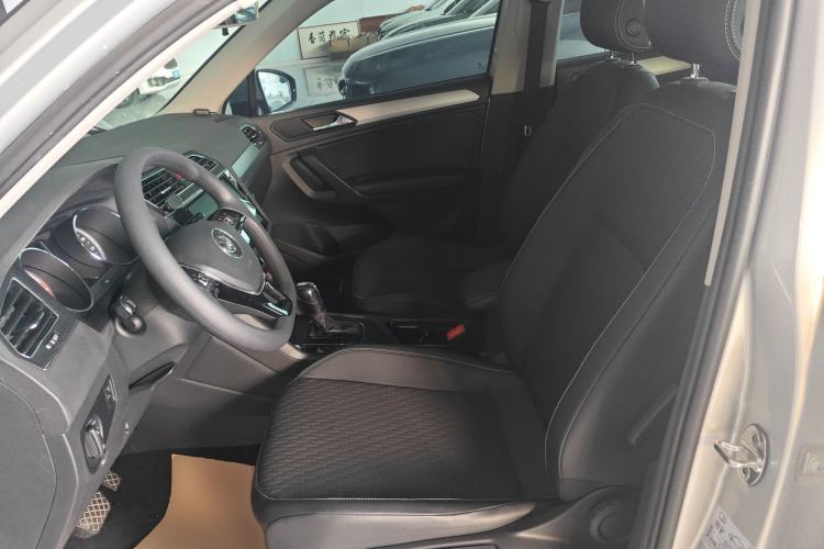 Used Volkswagen Tiguan L 2017 330TSI Automatic Two-Wheel Drive Luxury Edition Left Front Seat