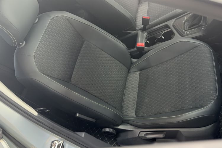 Used Volkswagen Tiguan L 2017 330TSI Automatic Two-Wheel Drive Luxury Edition Left Front Seat