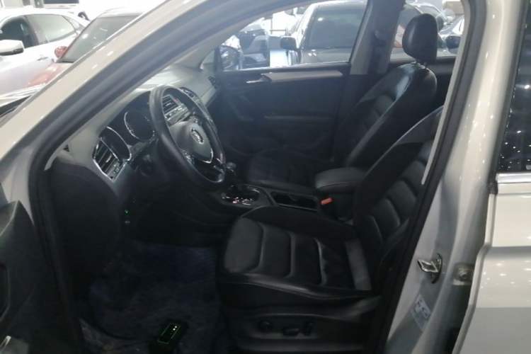Used Volkswagen Tiguan L 2017 330TSI Automatic Two-Wheel Drive Luxury Edition Left Front Seat