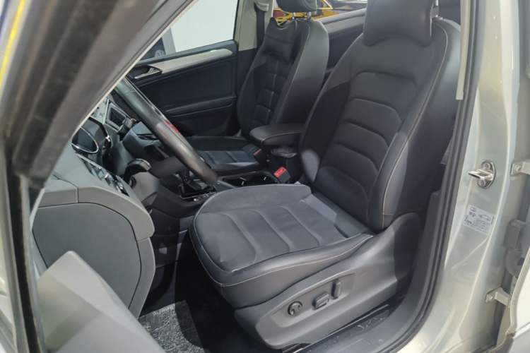 Used Volkswagen Tiguan L 2017 330TSI Automatic Two-Wheel Drive Luxury Edition Left Front Seat