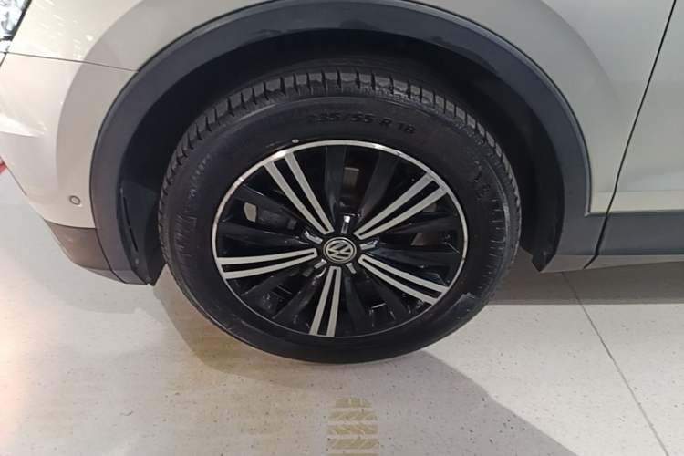 Used Volkswagen Tiguan L 2017 330TSI Automatic Two-Wheel Drive Flagship Edition Left Front Wheel Hub
