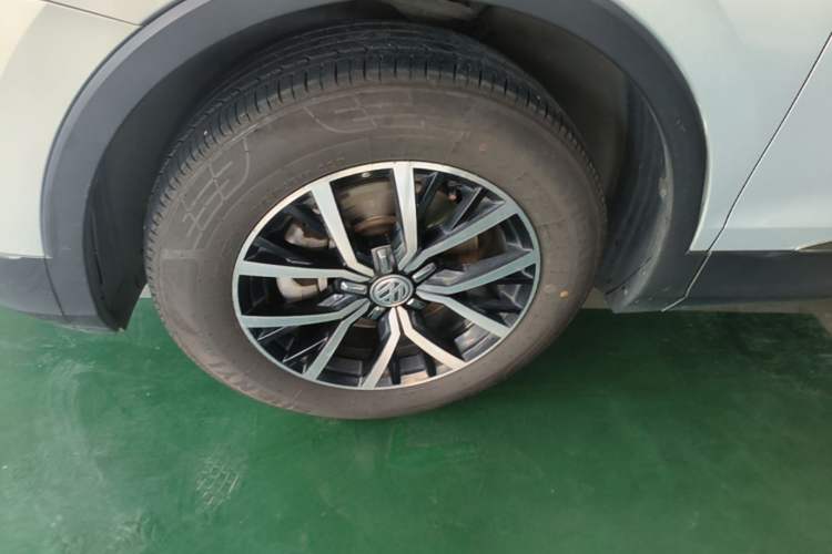 Used Volkswagen Tiguan L 2017 330TSI Automatic Two-Wheel Drive Comfort Edition Left Front Wheel Hub