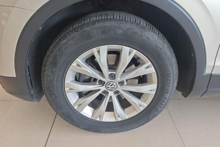 Used Volkswagen Tiguan L 2017 330TSI Automatic Two-Wheel Drive Luxury Edition Left Front Wheel Hub