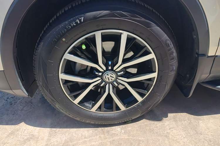 Used Volkswagen Tiguan L 2017 330TSI Automatic Two-Wheel Drive Luxury Edition Left Front Wheel Hub