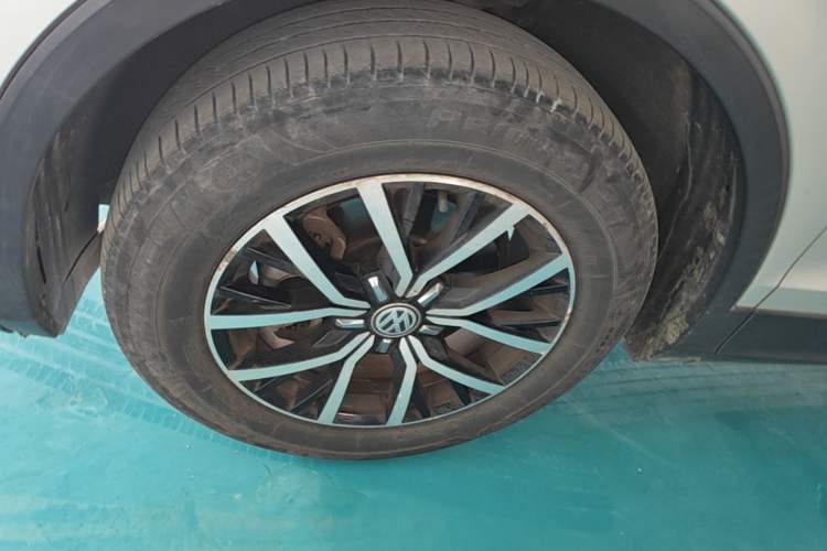 Used Volkswagen Tiguan L 2017 330TSI Automatic Two-Wheel Drive Luxury Edition Left Front Wheel Hub