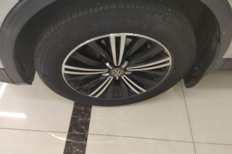 Used Volkswagen Tiguan L 2017 330TSI Automatic Two-Wheel Drive Flagship Edition Left Front Wheel Hub