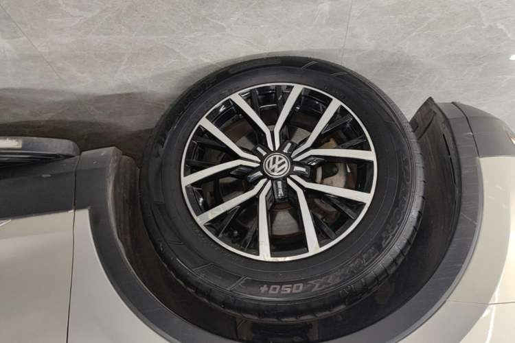 Used Volkswagen Tiguan L 2017 330TSI Automatic Two-Wheel Drive Luxury Edition Left Front Wheel Hub