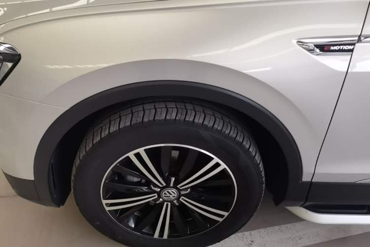 Used Volkswagen Tiguan L 2017 380TSI Automatic All-Wheel-Drive Luxury Edition Left Front Wheel Hub
