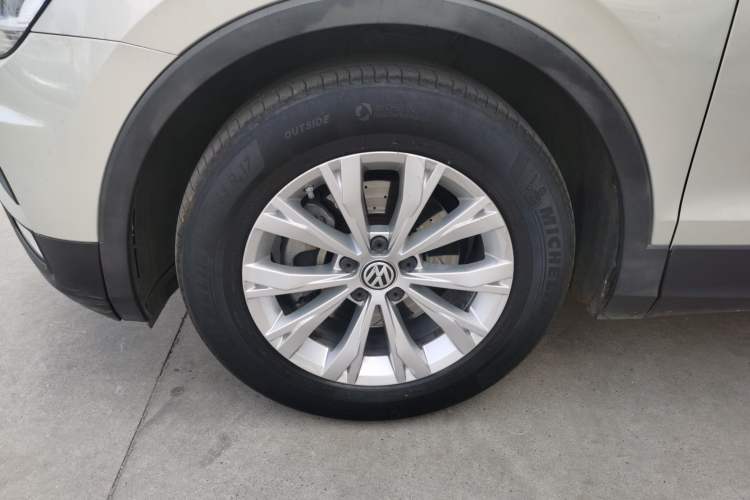 Used Volkswagen Tiguan L 2017 330TSI Automatic Two-Wheel Drive Luxury Edition Left Front Wheel Hub