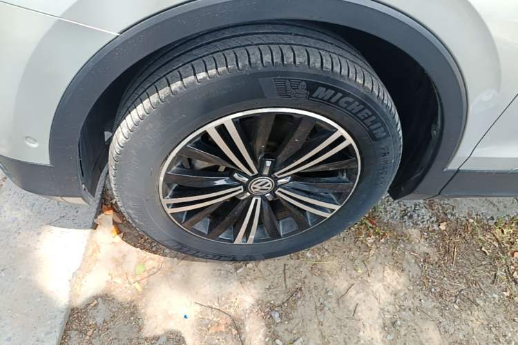 Used Volkswagen Tiguan L 2017 330TSI Automatic Two-Wheel Drive Flagship Edition Left Front Wheel Hub