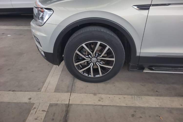 Used Volkswagen Tiguan L 2017 330TSI Automatic Two-Wheel Drive Luxury Edition Left Front Wheel Hub