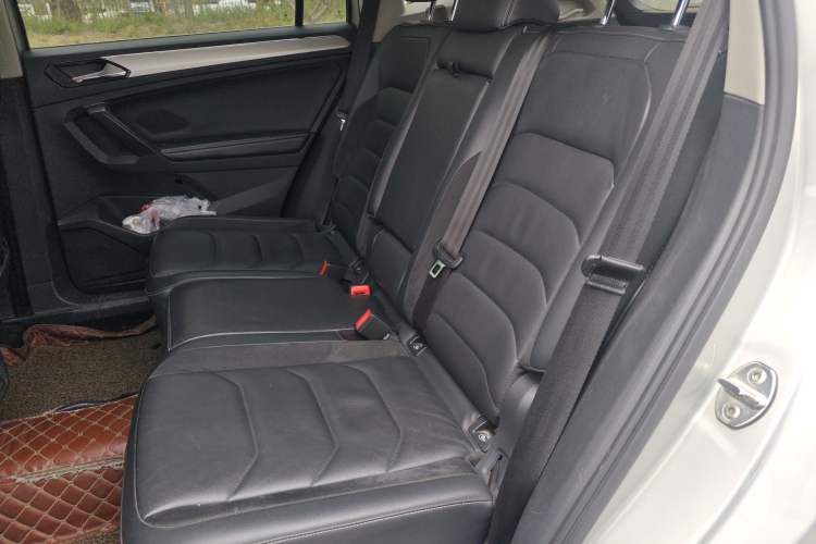 Used Volkswagen Tiguan L 2017 330TSI Automatic Two-Wheel Drive Luxury Edition Left Rear Seat