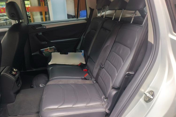 Used Volkswagen Tiguan L 2017 330TSI Automatic Two-Wheel Drive Luxury Edition Left Rear Seat