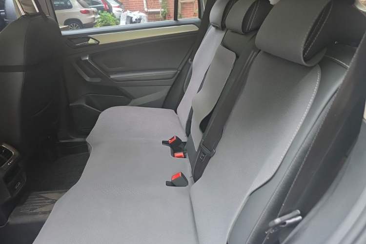 Used Volkswagen Tiguan L 2017 330TSI Automatic Two-Wheel Drive Luxury Edition Left Rear Seat