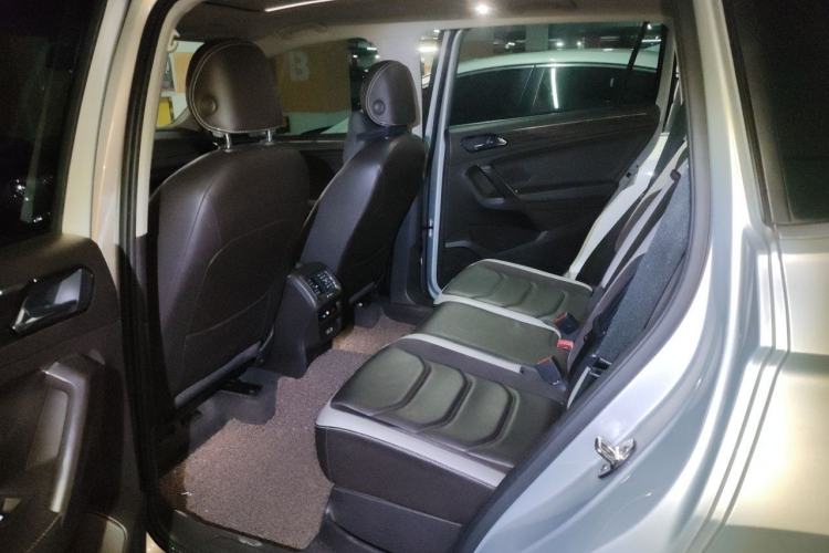 Used Volkswagen Tiguan L 2017 330TSI Automatic Two-Wheel Drive Luxury Edition Left Rear Seat