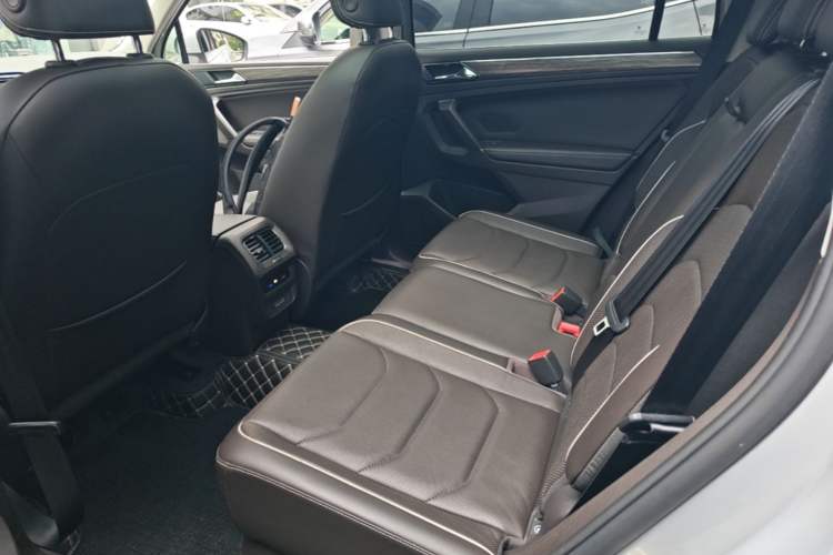 Used Volkswagen Tiguan L 2017 330TSI Automatic Two-Wheel Drive Flagship Edition Left Rear Seat