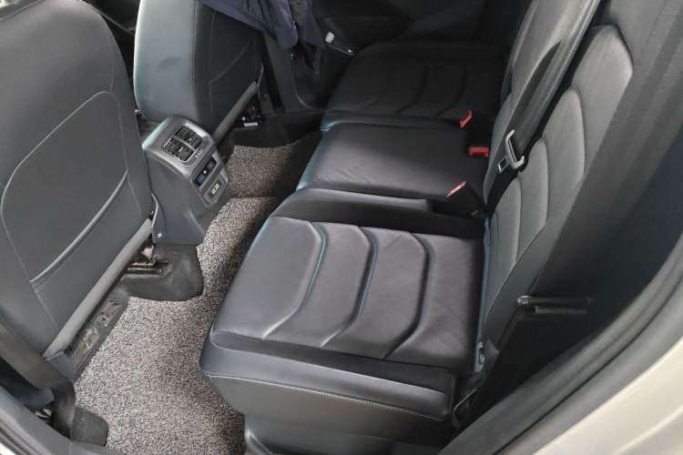 Used Volkswagen Tiguan L 2017 330TSI Automatic Two-Wheel Drive Comfort Edition Left Rear Seat