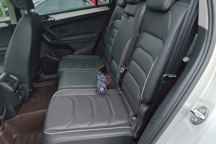 Used Volkswagen Tiguan L 2017 380TSI Automatic All-Wheel Drive Supreme Flagship Edition Left Rear Seat