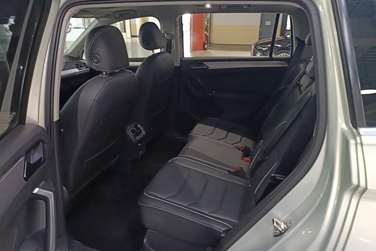 Used Volkswagen Tiguan L 2017 330TSI Automatic Two-Wheel Drive Flagship Edition Left Rear Seat