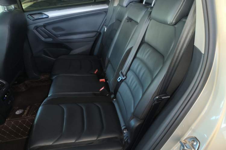 Used Volkswagen Tiguan L 2017 330TSI Automatic Two-Wheel Drive Comfort Edition Left Rear Seat