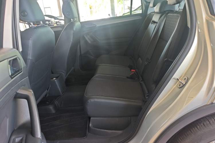 Used Volkswagen Tiguan L 2017 330TSI Automatic Two-Wheel Drive Luxury Edition Left Rear Seat