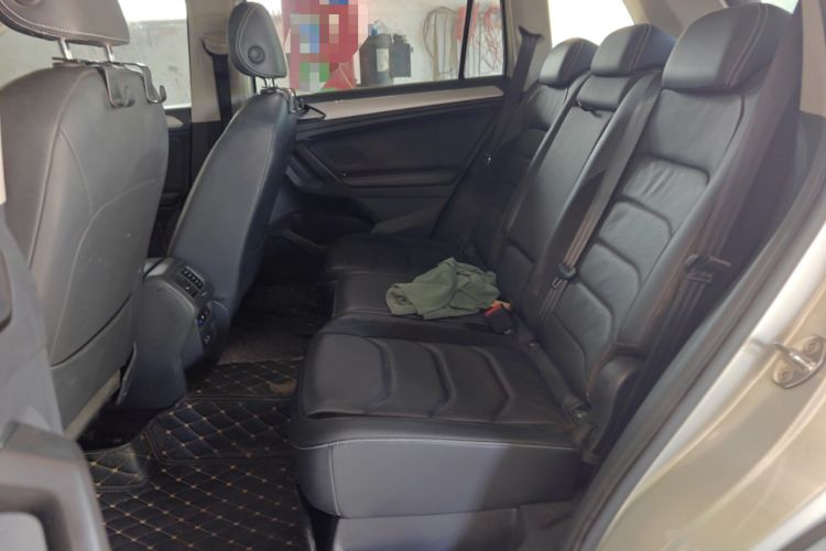 Used Volkswagen Tiguan L 2017 330TSI Automatic Two-Wheel Drive Luxury Edition Left Rear Seat