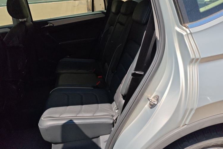 Used Volkswagen Tiguan L 2017 330TSI Automatic Two-Wheel Drive Flagship Edition Left Rear Seat