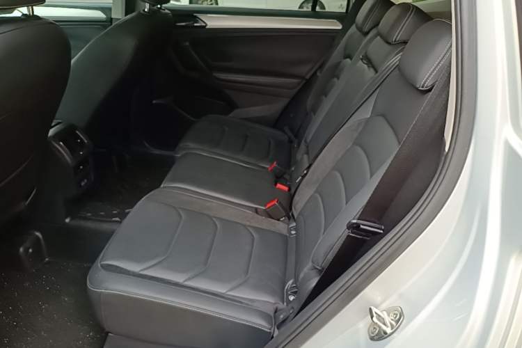 Used Volkswagen Tiguan L 2017 330TSI Automatic Two-Wheel Drive Luxury Edition Left Rear Seat