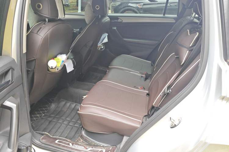 Used Volkswagen Tiguan L 2017 330TSI Automatic Two-Wheel Drive Luxury Edition Left Rear Seat