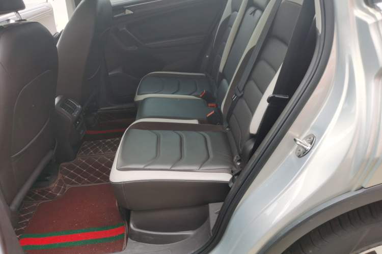 Used Volkswagen Tiguan L 2017 330TSI Automatic Two-Wheel Drive Luxury Edition Left Rear Seat