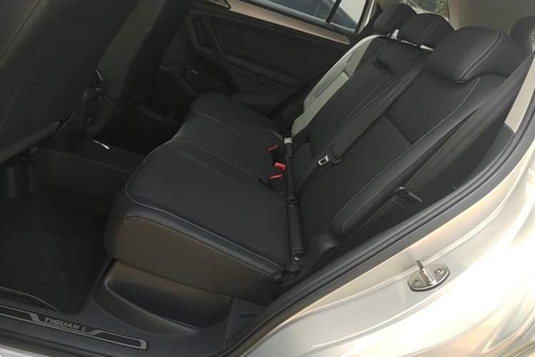 Used Volkswagen Tiguan L 2017 330TSI Automatic Two-Wheel Drive Luxury Edition Left Rear Seat