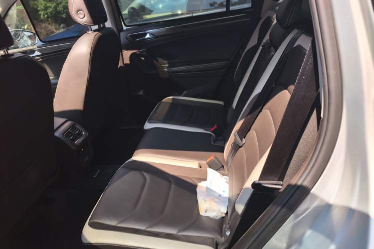 Used Volkswagen Tiguan L 2017 330TSI Automatic Two-Wheel Drive Luxury Edition Left Rear Seat