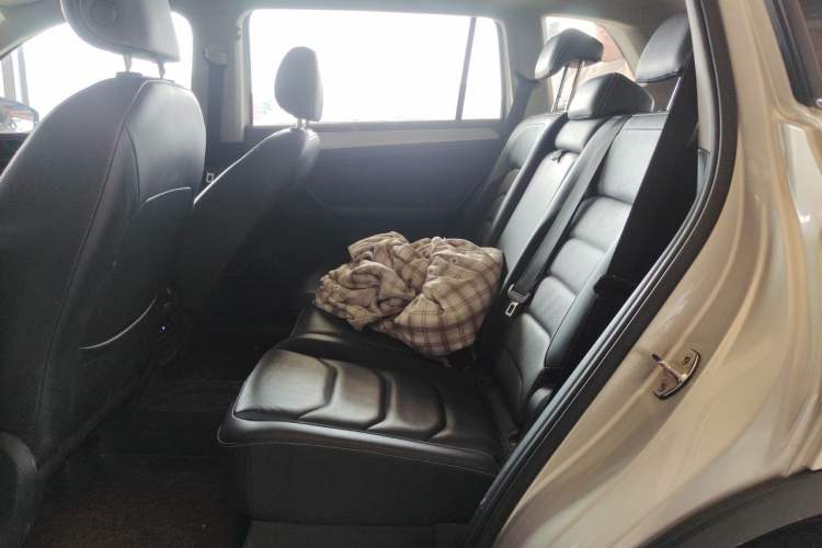 Used Volkswagen Tiguan L 2017 330TSI Automatic Two-Wheel Drive Luxury Edition Left Rear Seat