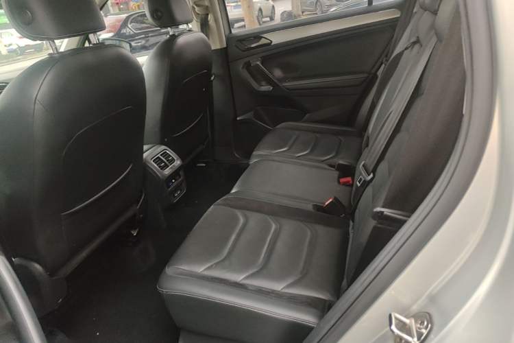 Used Volkswagen Tiguan L 2017 380TSI Automatic All-Wheel-Drive Luxury Edition Left Rear Seat