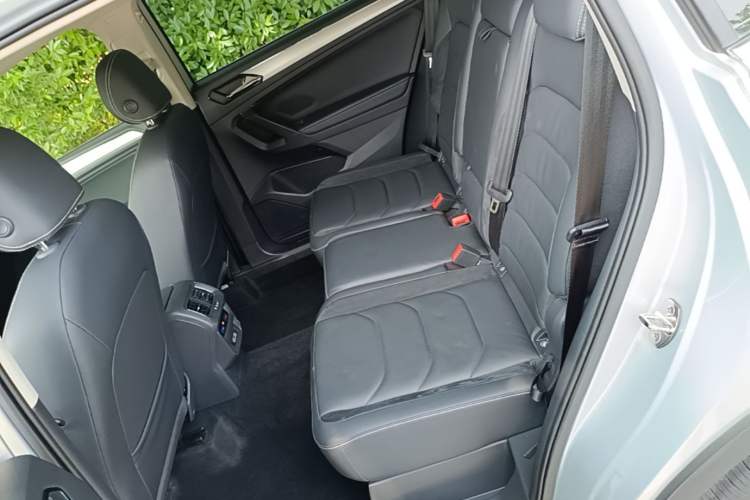Used Volkswagen Tiguan L 2017 330TSI Automatic Two-Wheel Drive Luxury Edition Left Rear Seat