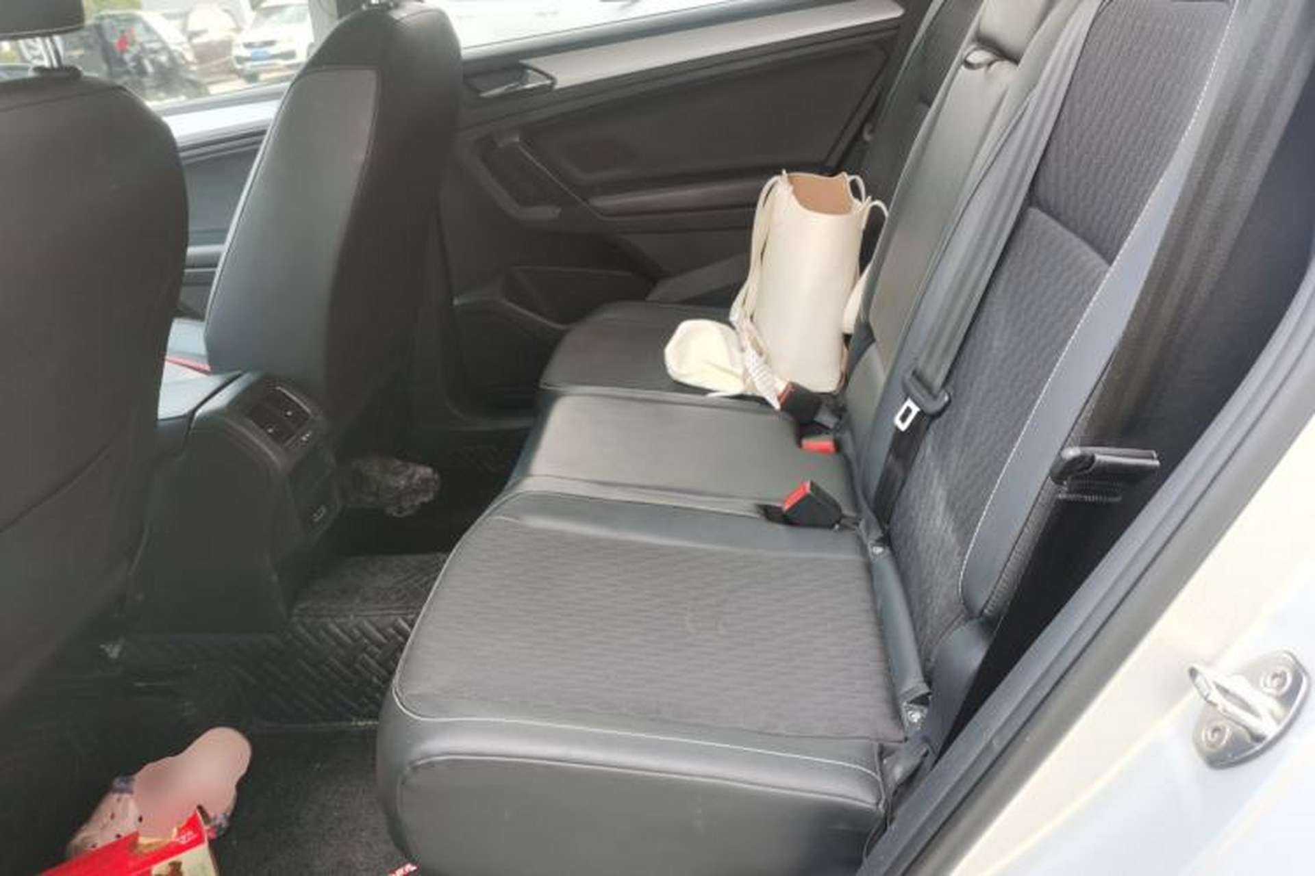 Used Volkswagen Tiguan L 2017 330TSI Automatic Two-Wheel Drive Luxury Edition Left Rear Seat