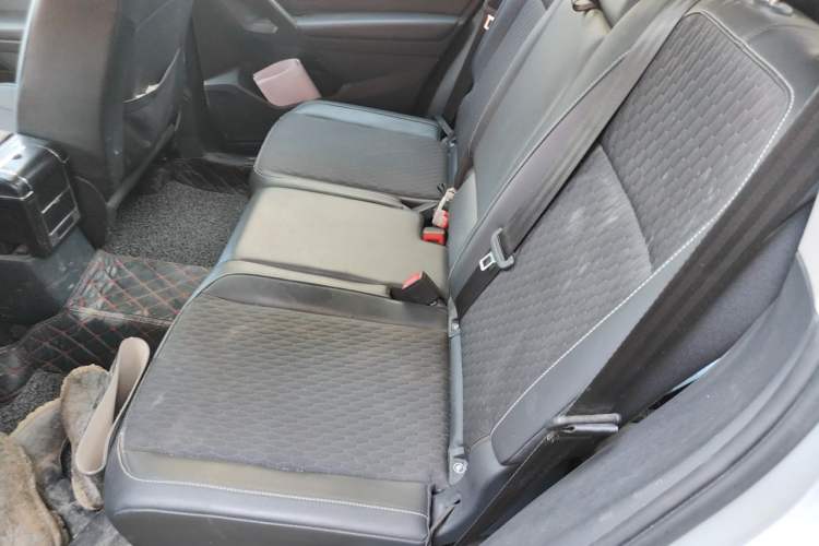 Used Volkswagen Tiguan L 2017 330TSI Automatic Two-Wheel Drive Luxury Edition Left Rear Seat