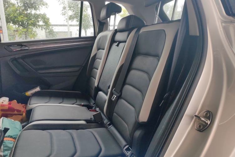 Used Volkswagen Tiguan L 2017 330TSI Automatic Two-Wheel Drive Luxury Edition Left Rear Seat