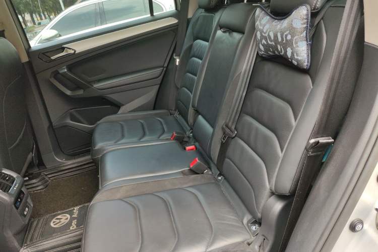 Used Volkswagen Tiguan L 2017 330TSI Automatic Two-Wheel Drive Luxury Edition Left Rear Seat