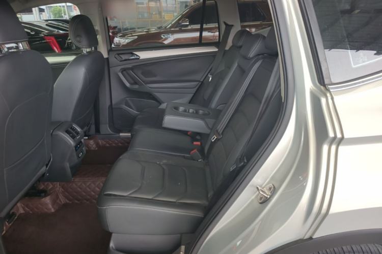 Used Volkswagen Tiguan L 2017 330TSI Automatic Two-Wheel Drive Luxury Edition Left Rear Seat