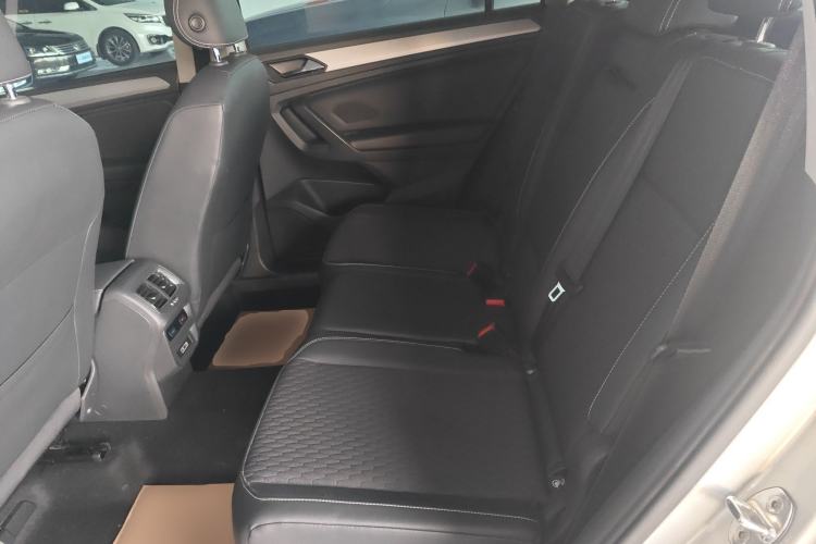 Used Volkswagen Tiguan L 2017 330TSI Automatic Two-Wheel Drive Luxury Edition Left Rear Seat