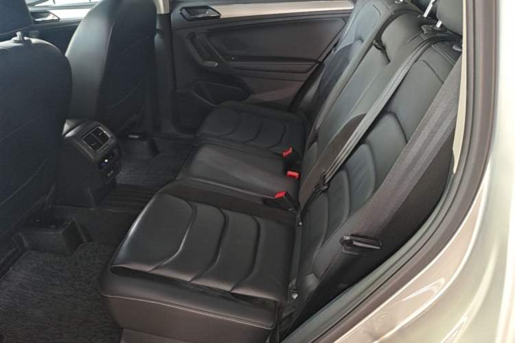 Used Volkswagen Tiguan L 2017 330TSI Automatic Two-Wheel Drive Comfort Edition Left Rear Seat